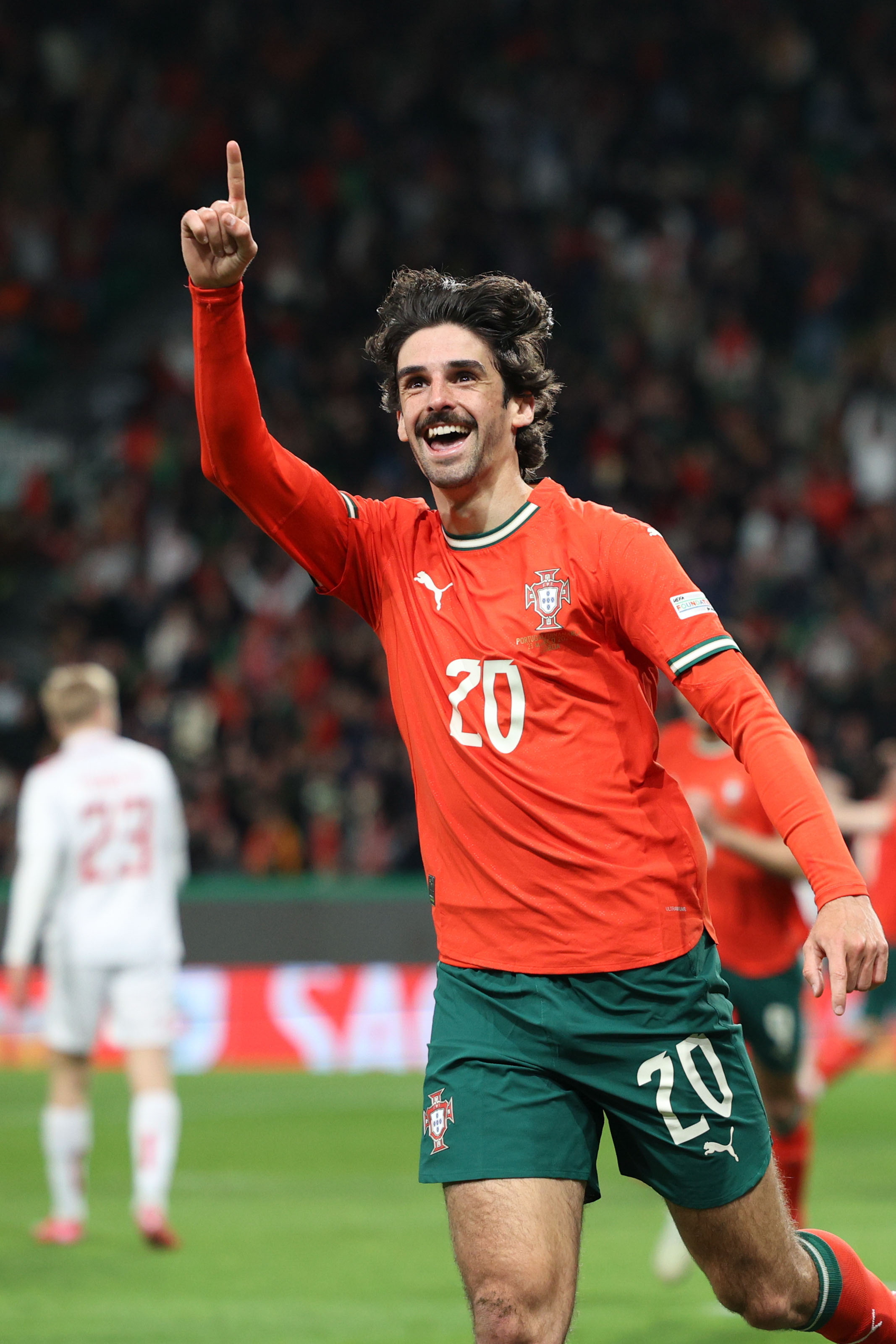 包含欧国联比赛球员个人技术突出,备战期间获得表彰的词条 包含欧国联比赛球员个人技术突出,备战期间获得表彰的词条