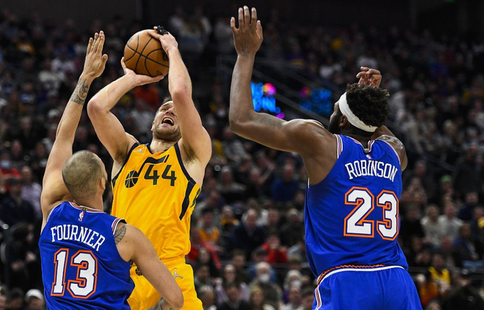 猛龙不敌尼克斯，西亚卡姆轰29+12的简单介绍