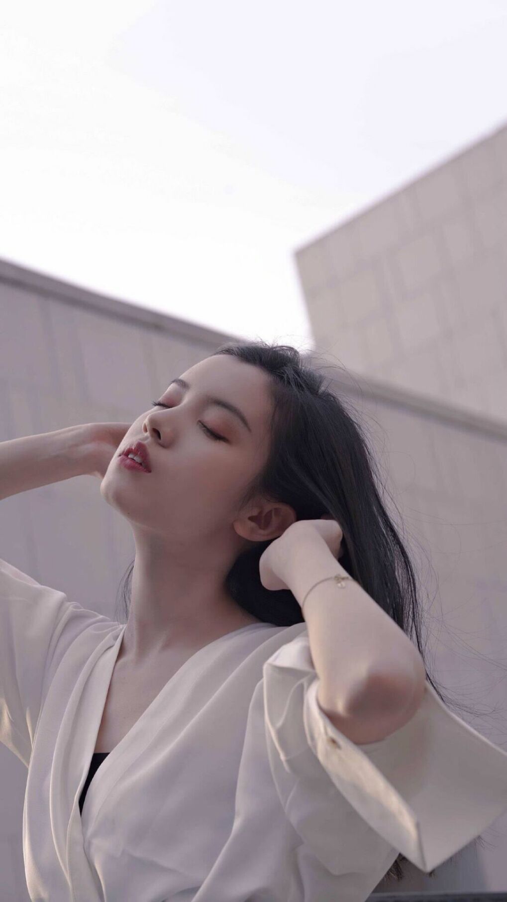 雄鹿血拼深圳队,字母哥成为关键先生,当东方铁壁遭遇希腊怪兽,篮球的火焰如何点燃?